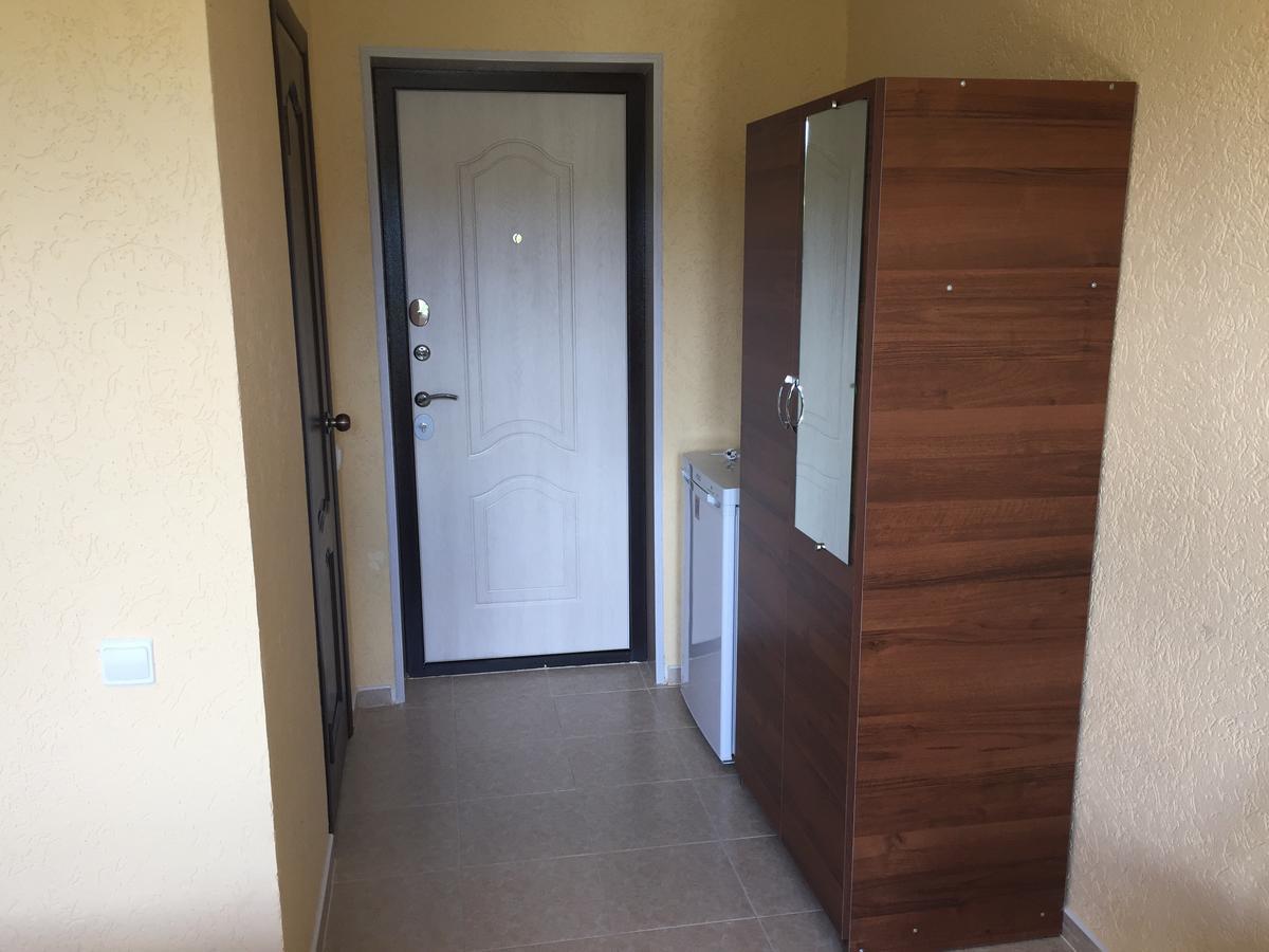Dionisy Guest House Pizunda Exterior photo