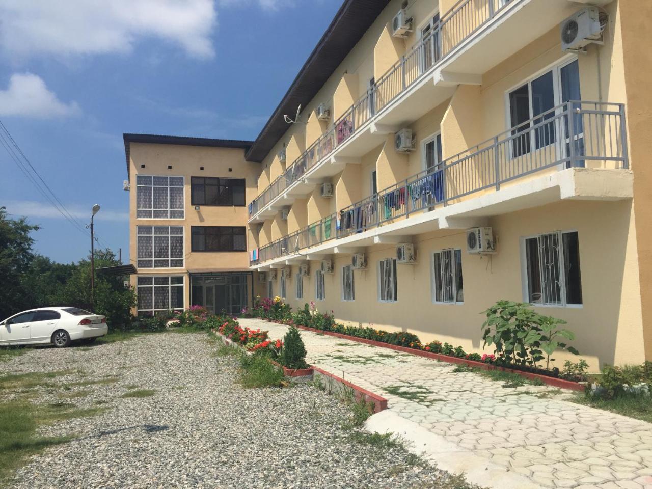 Dionisy Guest House Pizunda Exterior photo