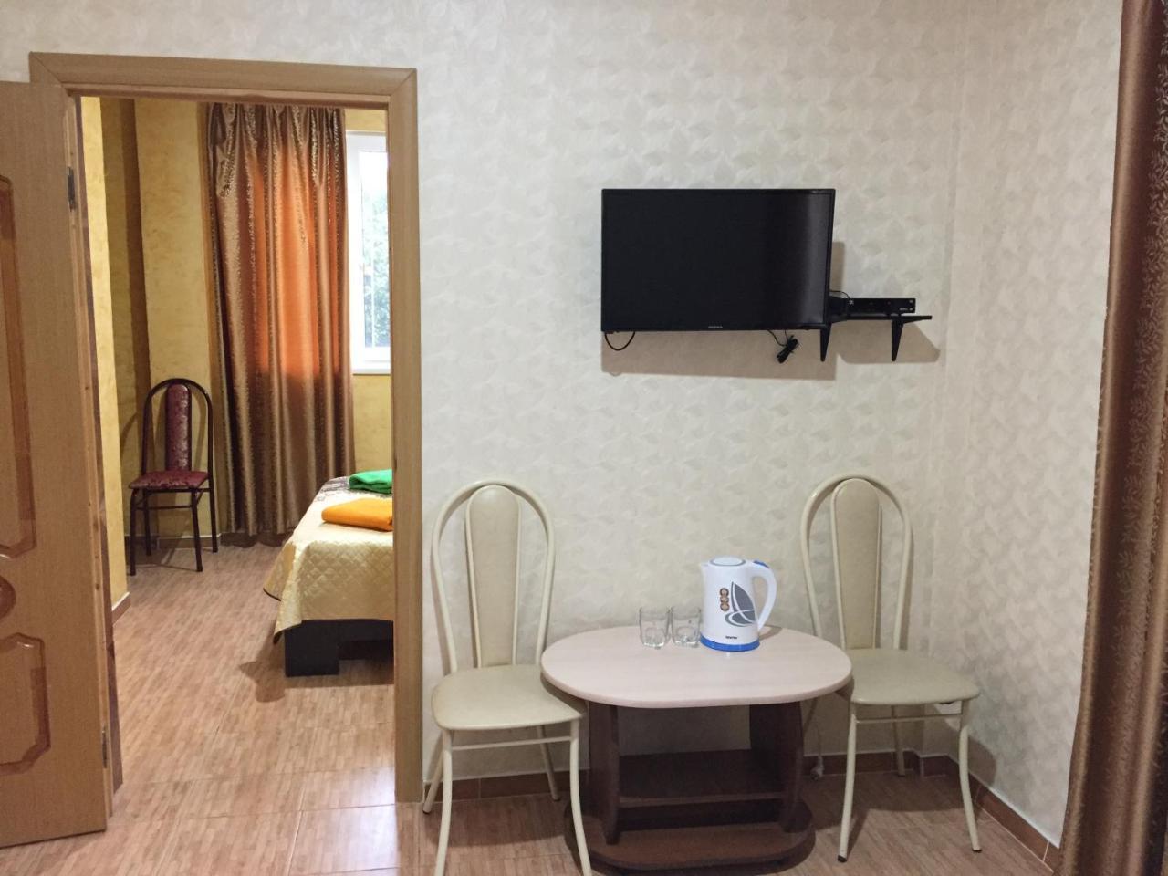 Dionisy Guest House Pizunda Exterior photo