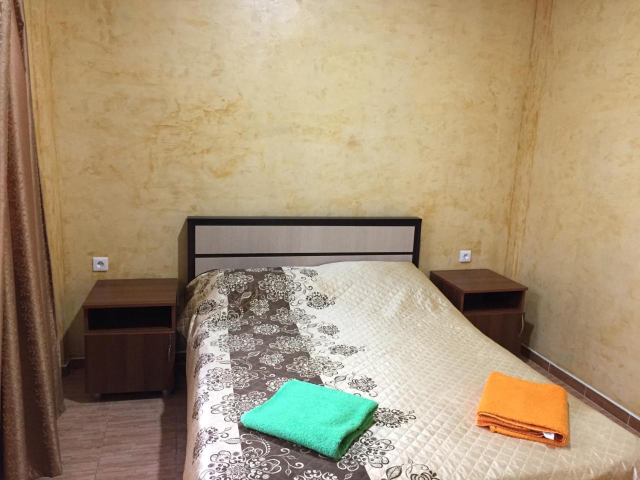 Dionisy Guest House Pizunda Exterior photo